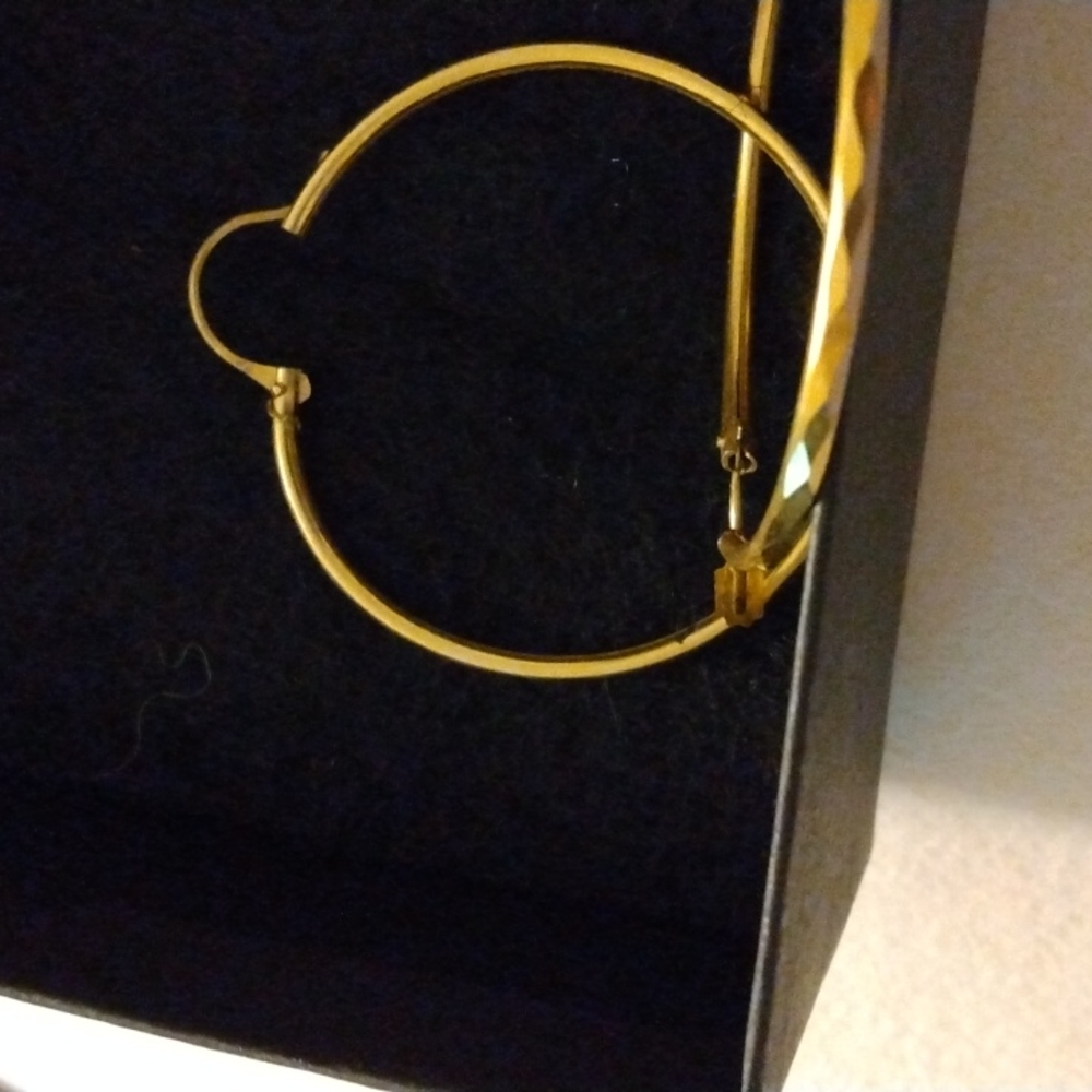 Earring - Picture 3 of 4